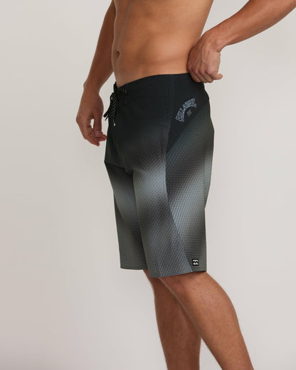 Fluid Pro Performance 21" Boardshorts - Black | Billabong