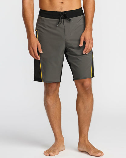 Straddie Pro Performance 20" Boardshorts - Pewter | Billabong