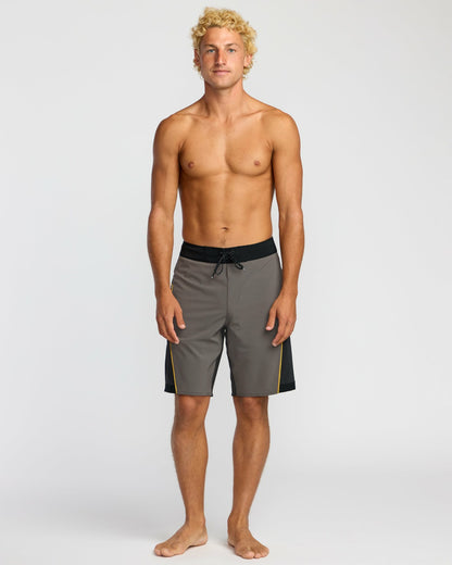Straddie Pro Performance 20" Boardshorts - Pewter | Billabong