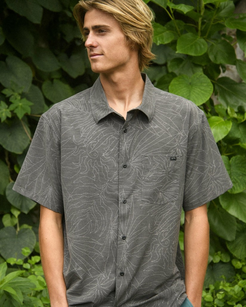 Surftrek Transit Short Sleeve Shirt - Raven | Billabong