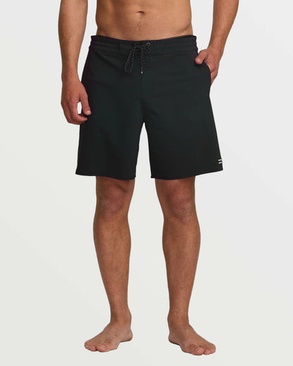 Wategos Lo Tide 19" Boardshorts - Black | Billabong