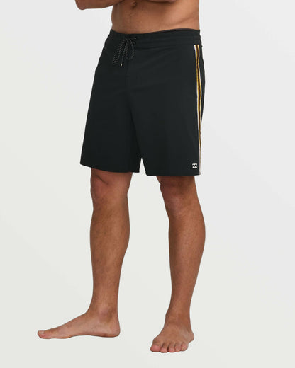 Wategos Lo Tide 19" Boardshorts - Black | Billabong