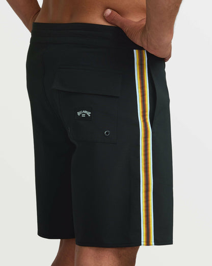 Wategos Lo Tide 19" Boardshorts - Black | Billabong
